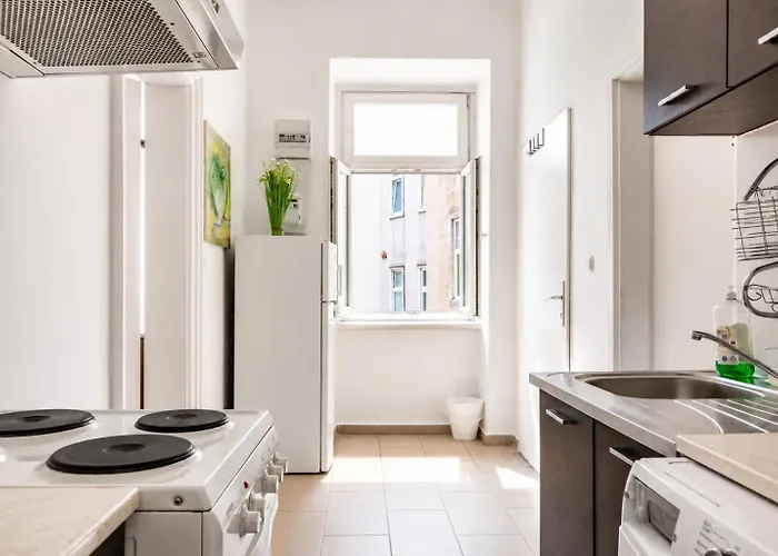 Amazing 1br & 1lr Prime Location For Long Vienna